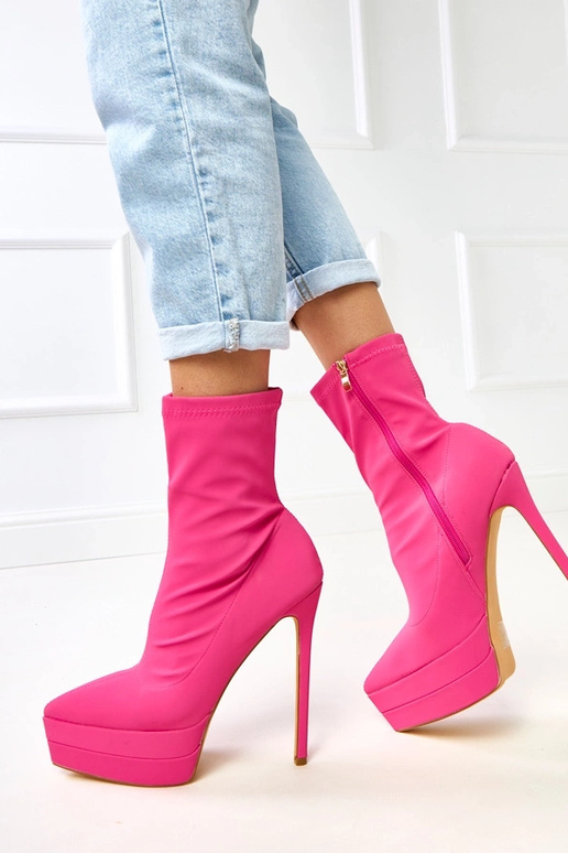 Botines satinados rosas con tacón...