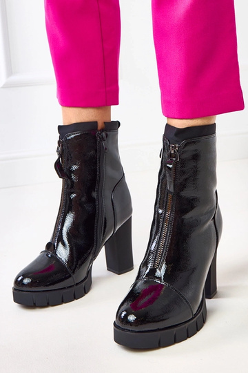 Botines de charol negros con tacón Sasa
