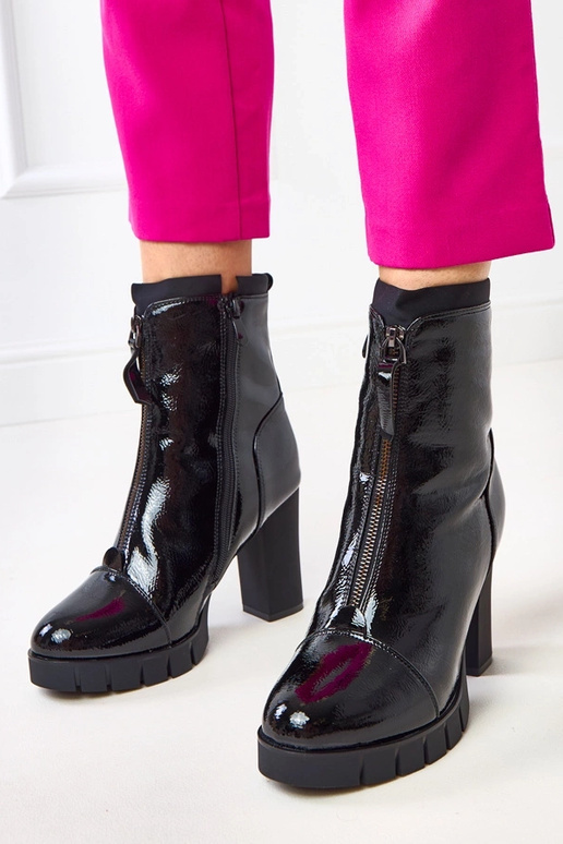 Botines de charol negros con tacón Sasa