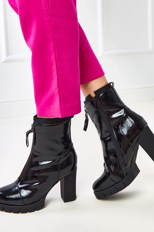 Botines de charol negros con tacón Sasa