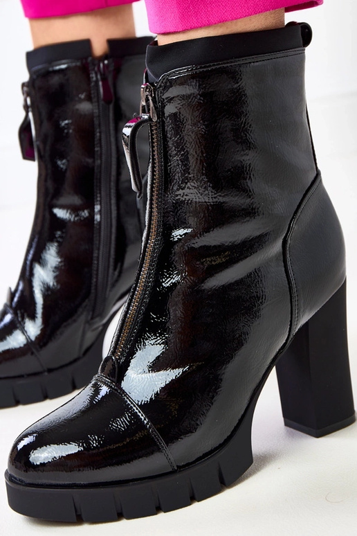 Botines de charol negros con tacón Sasa