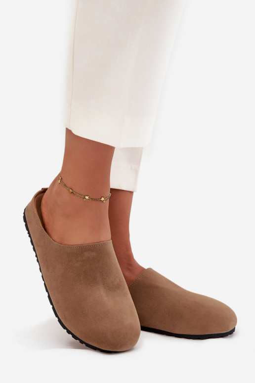 Zapatillas Zuecos Femenino con una plataforma beige Sylviane Zapatillas Zuecos Femenino con una plataforma beige Sylviane