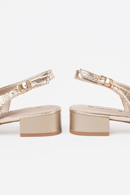 Sandalias doradas de tacón bajo Sandalias doradas de tacón bajo