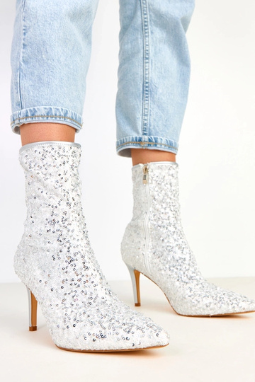 Botines plateadas con adornos brillantes en el tacón Venda