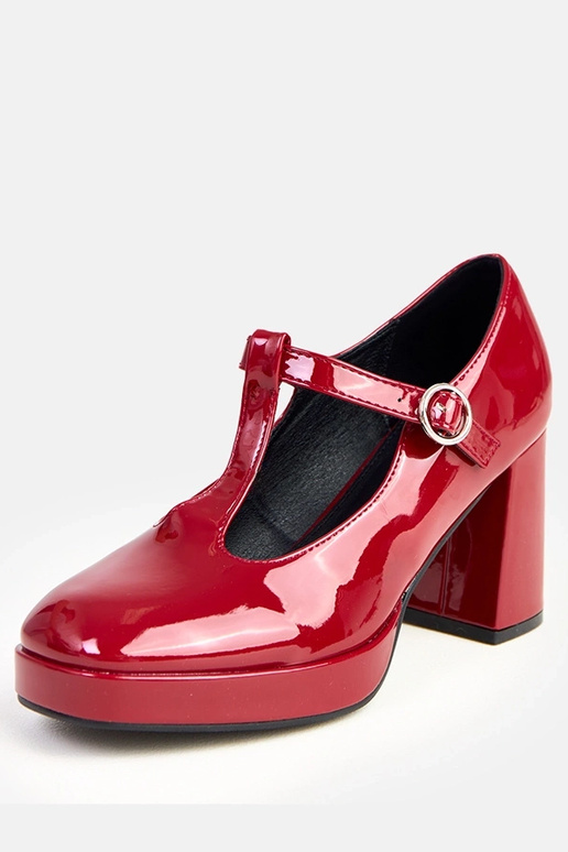 Zapatos burdeos de media caña con... Zapatos burdeos de media caña con...