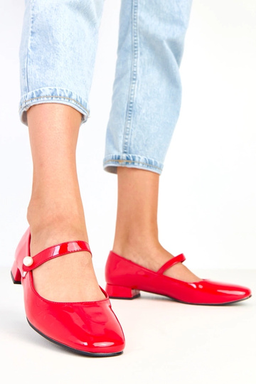 Zapatos rojos de charol de... 2