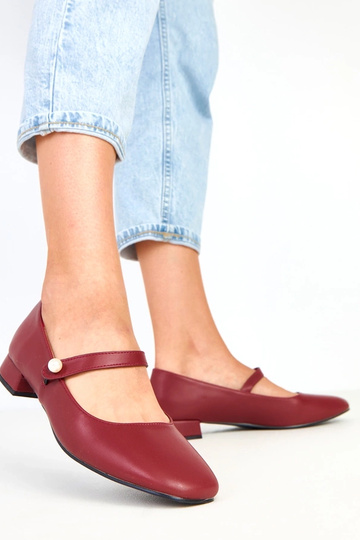 Zapatos burdeos de tacón con tira decorativa Alya 2