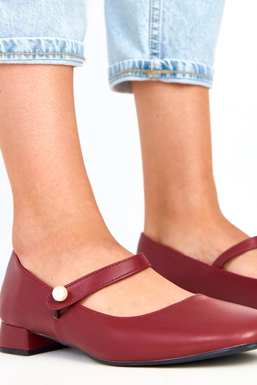 Zapatos burdeos de tacón con tira... Zapatos burdeos de tacón con tira...