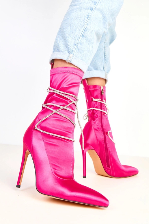 Botines rosas de satén con tacón... Botines rosas de satén con tacón...