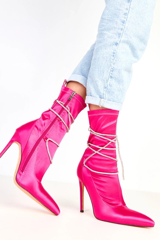 Botines rosas de satén con tacón... Botines rosas de satén con tacón...