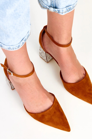 Zapatos marrones de tacón... 2