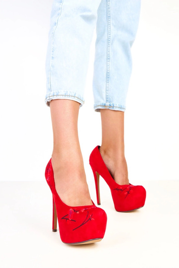 Zapatos rojos de tacón con...