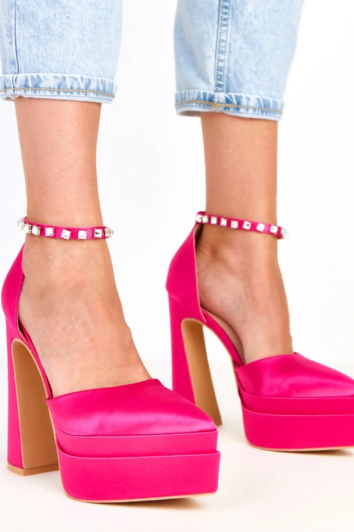 Zapatos rosas de tacón con plataforma... Zapatos rosas de tacón con plataforma...