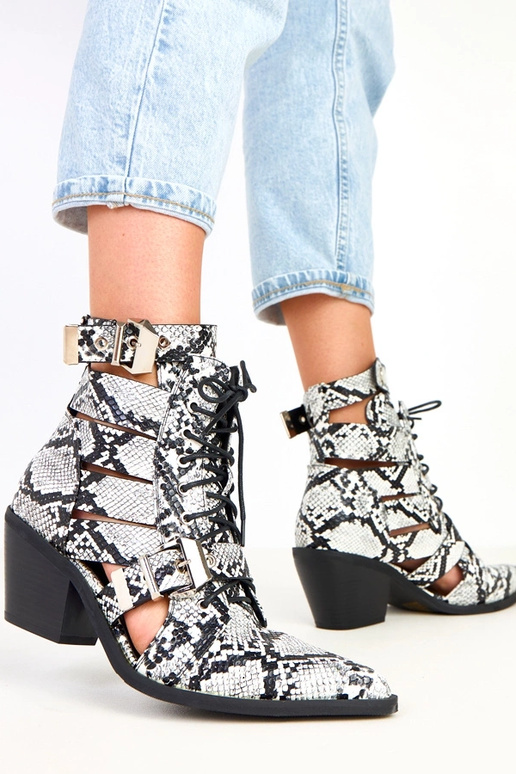 Botines blanco y negro de tacón con... Botines blanco y negro de tacón con...