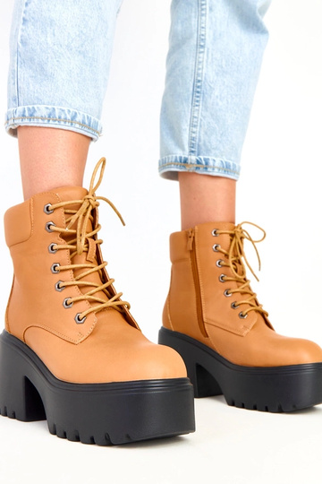 Botines marrones con tacón...