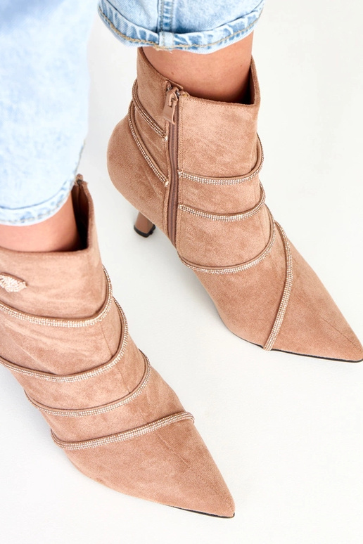 Botines color arena con tacón... Botines color arena con tacón...