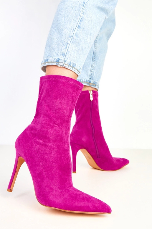 Botines de gamuza violeta con tacón... Botines de gamuza violeta con tacón...