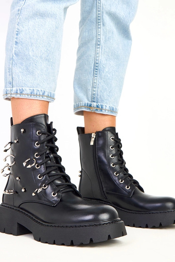 Botines negros con plataforma y adornos metálicos Ebony