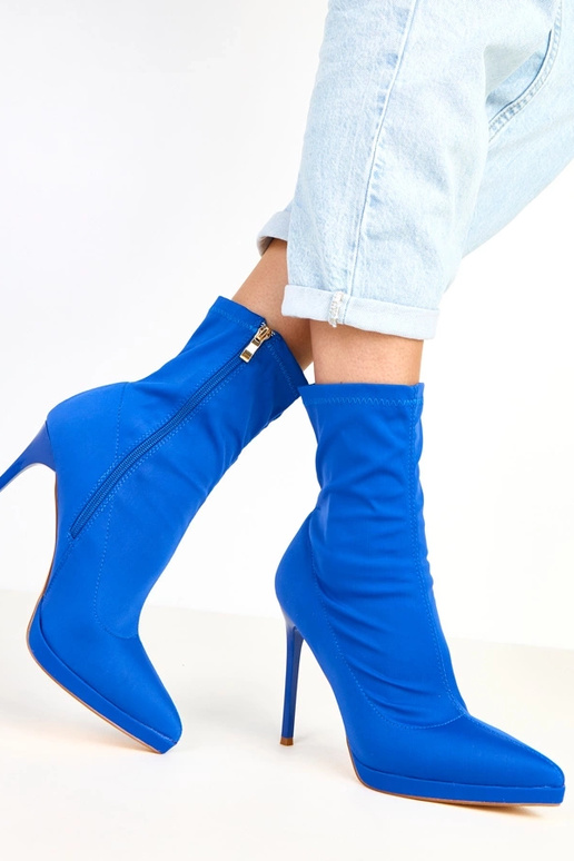 Botines satinados azules con tacón... Botines satinados azules con tacón...