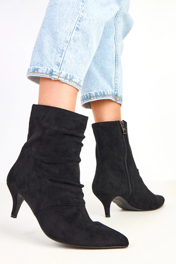 Botines negros de bajo... 2