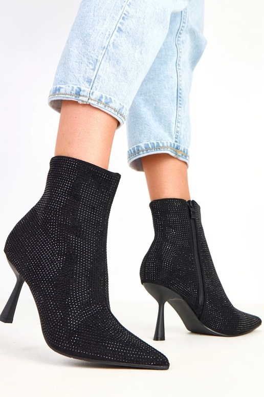 Botines negros de tacón alto... Botines negros de tacón alto...