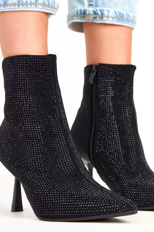 Botines negros de tacón alto... Botines negros de tacón alto...