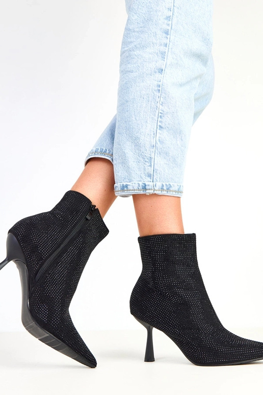 Botines negros de tacón alto... Botines negros de tacón alto...