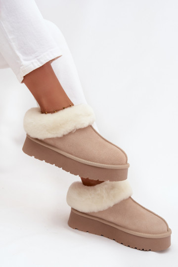 Piel de gamuza Botas de nieve Femenino con un abrigo de piel beige Mivelle