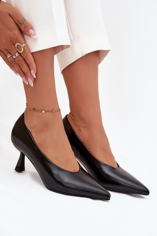 con efecto barniz Zapatos con tacones finos de color negro Gavrielle