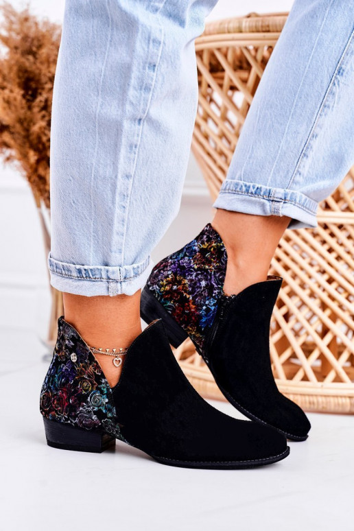 Botas de mujer Tiene queciejka de color negro con flores 04091-57