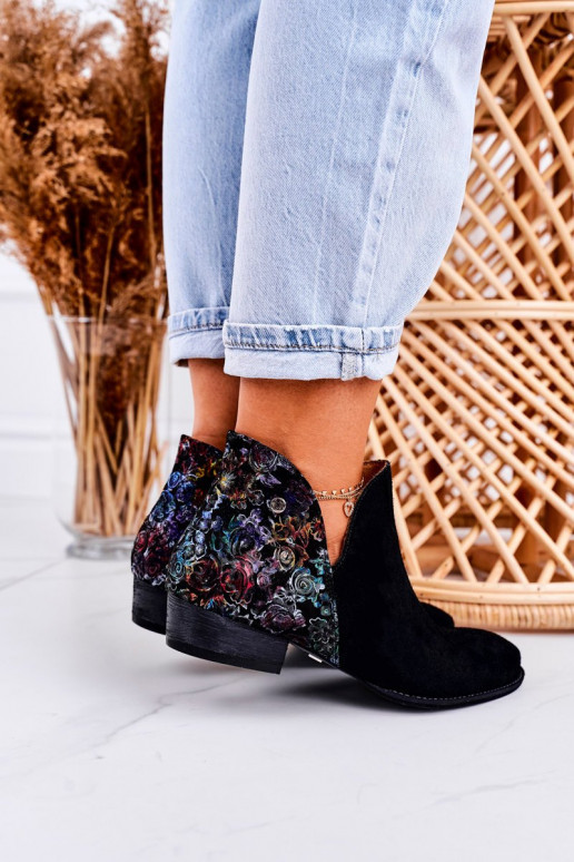 Botas de mujer Tiene queciejka de color negro con flores 04091-57