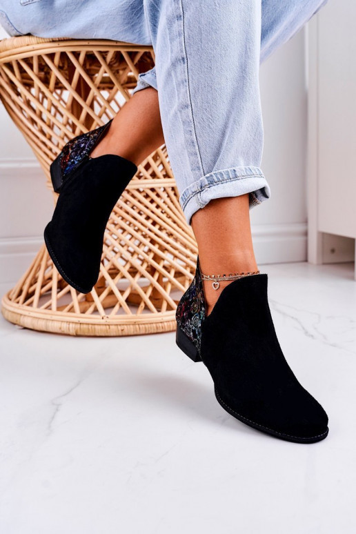 Botas de mujer Tiene queciejka de color negro con flores 04091-57