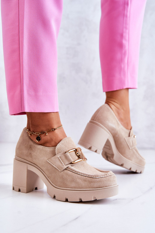 Estilo elegante zapatos con tacones con detalles dorados color marfil Lemar Harmell Estilo elegante zapatos con tacones con detalles dorados color marfil Lemar Harmell