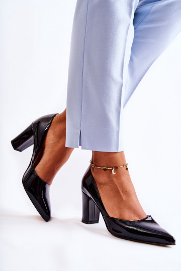 De moda con efecto barniz Zapatos con tacones de color negro Emotion