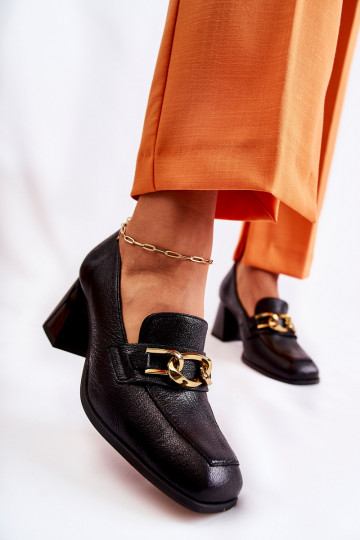 Zapatos de cuero con cadenas Laura Messi 2515 en color negro