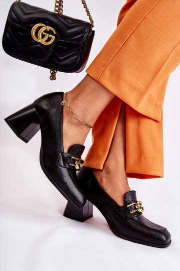 Zapatos de cuero con cadenas Laura Messi 2515 en color negro 2
