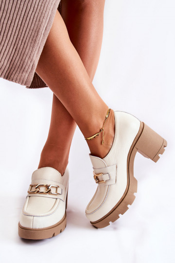 Zapatos de cuero con tacones y detalles en color dorado Lemar Mikeyla en color marfil 2
