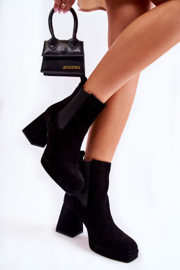 Zapatos de gamuza con tacones gruesos Laura Messi 2519 en color negro