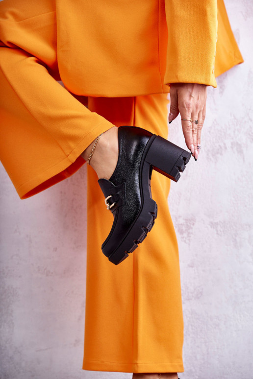 Piel zapatos con tacones con detalles dorados de color negro Lemar Mikeyla