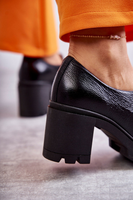 Piel zapatos con tacones con detalles dorados de color negro Lemar Mikeyla