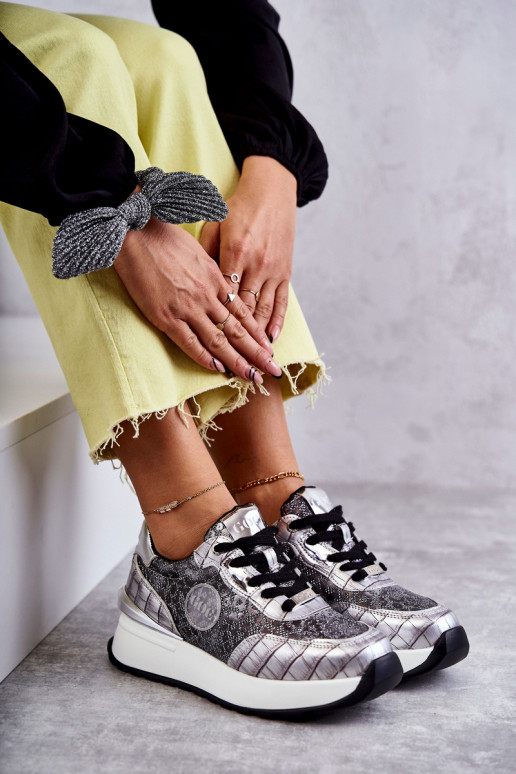 Femenino zapatillas en una cuña GOE KK2N4083 color plata