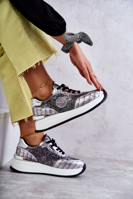 Femenino zapatillas en una cuña GOE KK2N4083 color plata