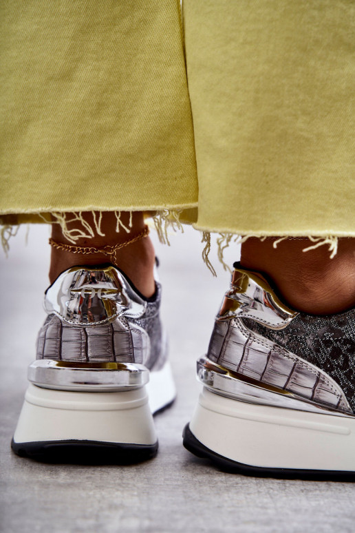 Femenino zapatillas en una cuña GOE KK2N4083 color plata