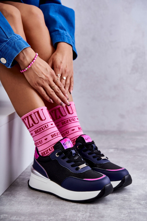 Femenino zapatillas en una cuña GOE KK2N4081 Negro y-azul oscuro