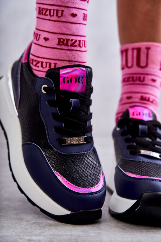 Femenino zapatillas en una cuña GOE KK2N4081 Negro y-azul oscuro