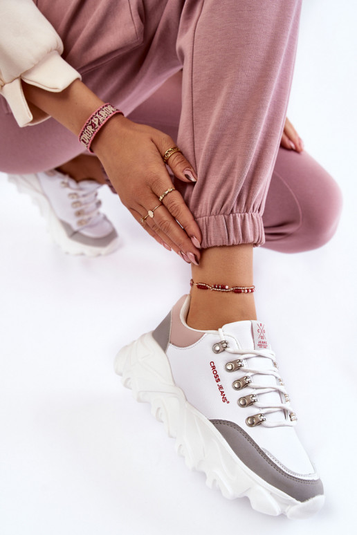 Femenino Zapatillas modelo zapatos. con una plataforma Cross Jeans KK2R4071C el color blanco Femenino Zapatillas modelo zapatos. con una plataforma Cross Jeans KK2R4071C el color blanco