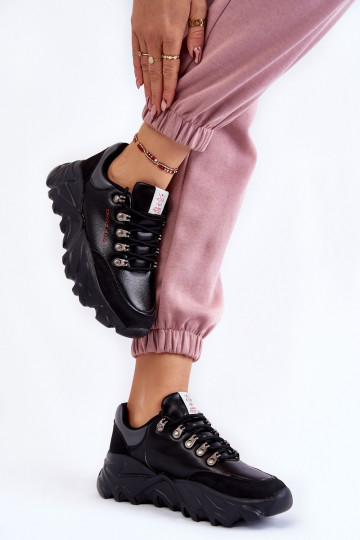 Femenino Zapatillas modelo zapatos. con una plataforma Cross Jeans KK2R4073C de color negro 2