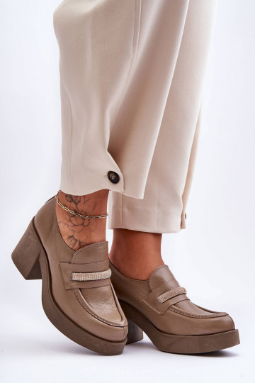 Zapatos de cuero con tacones y adornos color arena Lemar Gelanor