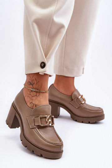 Zapatos elegantes con tacones y adornos color arena Lemar Harmell
