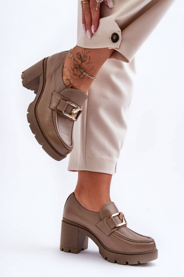 Zapatos elegantes con tacones y adornos color arena Lemar Harmell 2